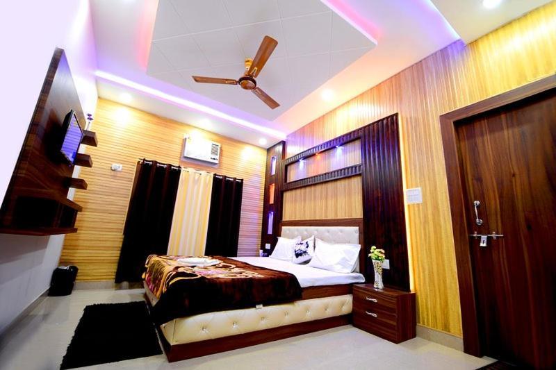 Taj Square A Luxurious Family Homestay Agra  Buitenkant foto