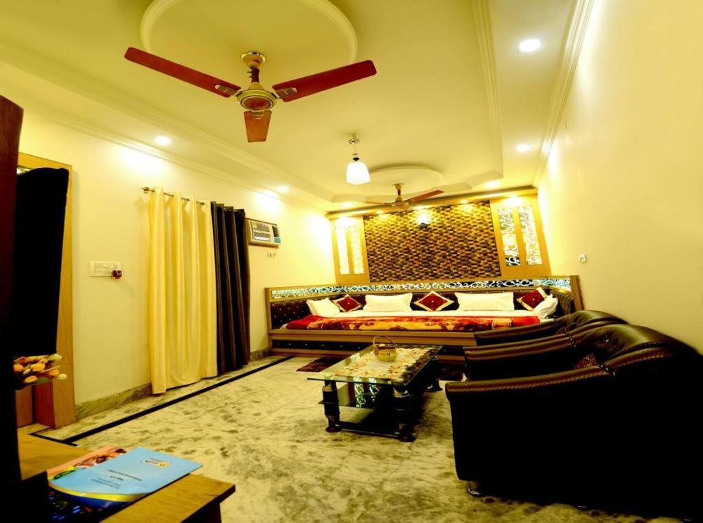 Taj Square A Luxurious Family Homestay Agra  Buitenkant foto