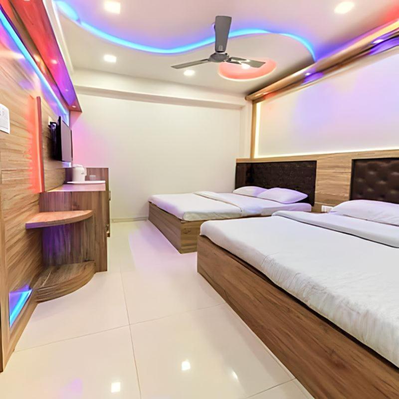 Taj Square A Luxurious Family Homestay Agra  Buitenkant foto