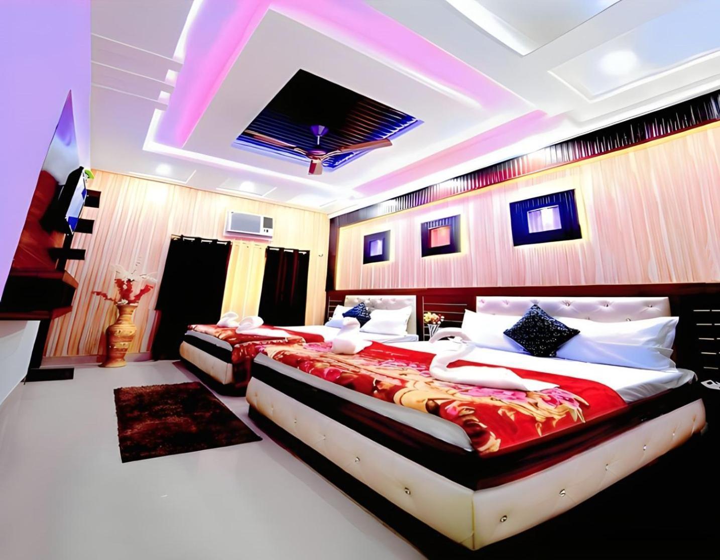 Taj Square A Luxurious Family Homestay Agra  Buitenkant foto