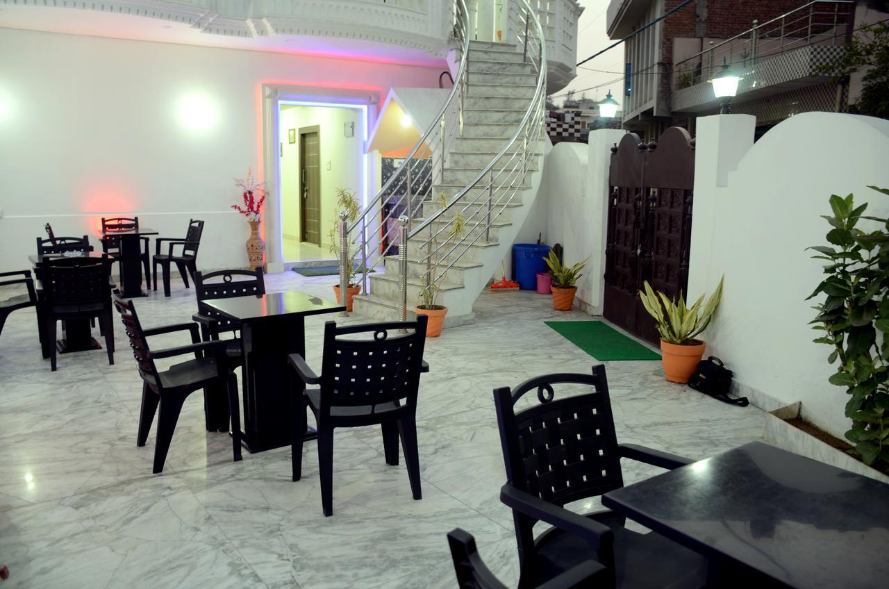 Taj Square A Luxurious Family Homestay Agra  Buitenkant foto