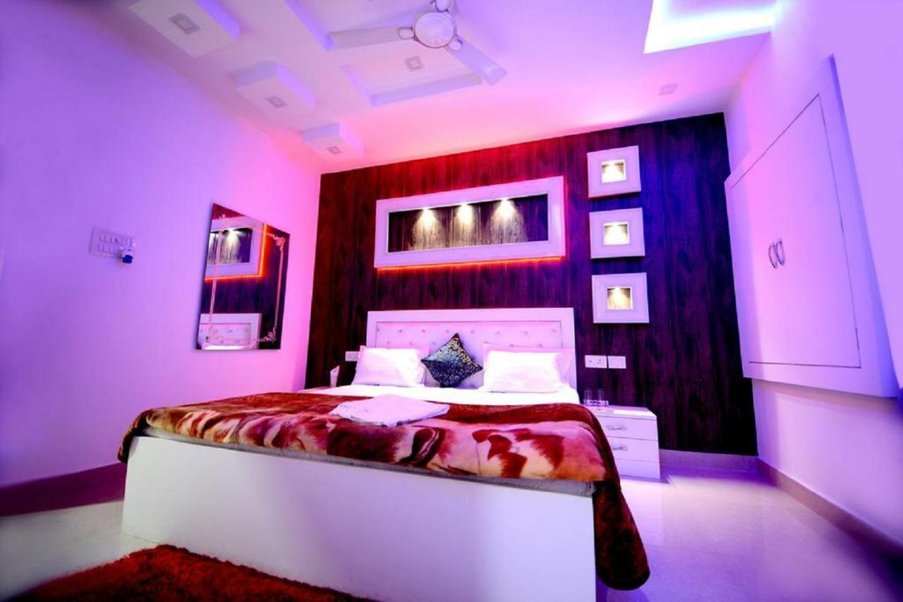 Taj Square A Luxurious Family Homestay Agra  Buitenkant foto
